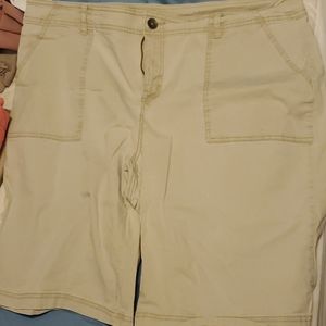 Khaki shorts size 24
